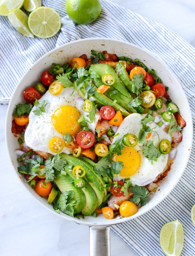 easy skillet chilaquiles I howsweeteats.com