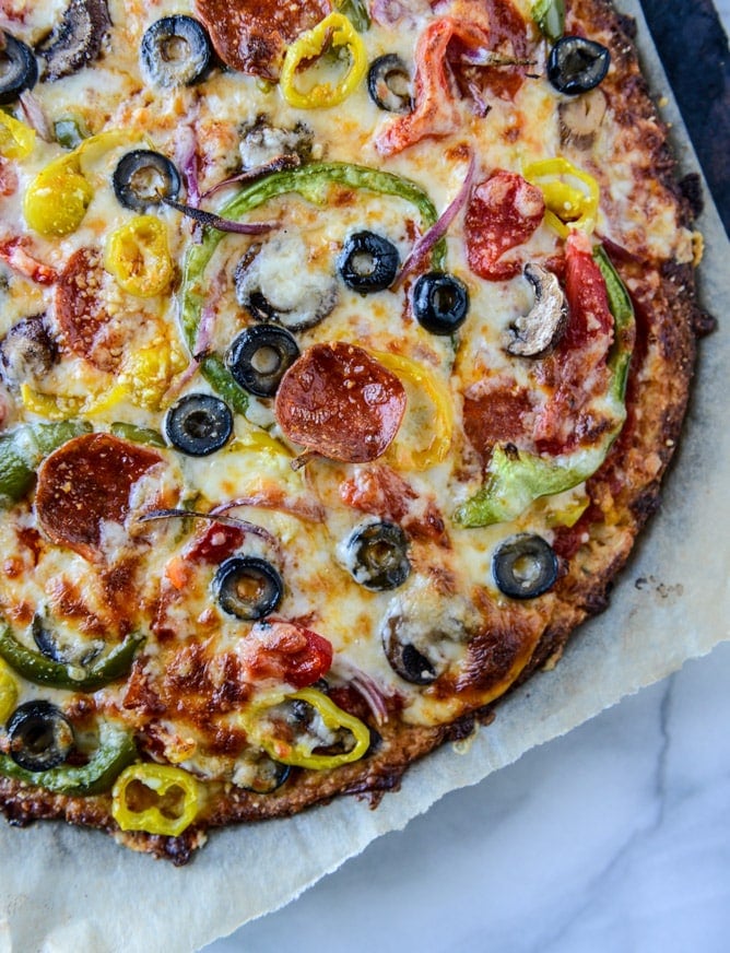 cauliflower crust pizza supreme I howsweeteats.com