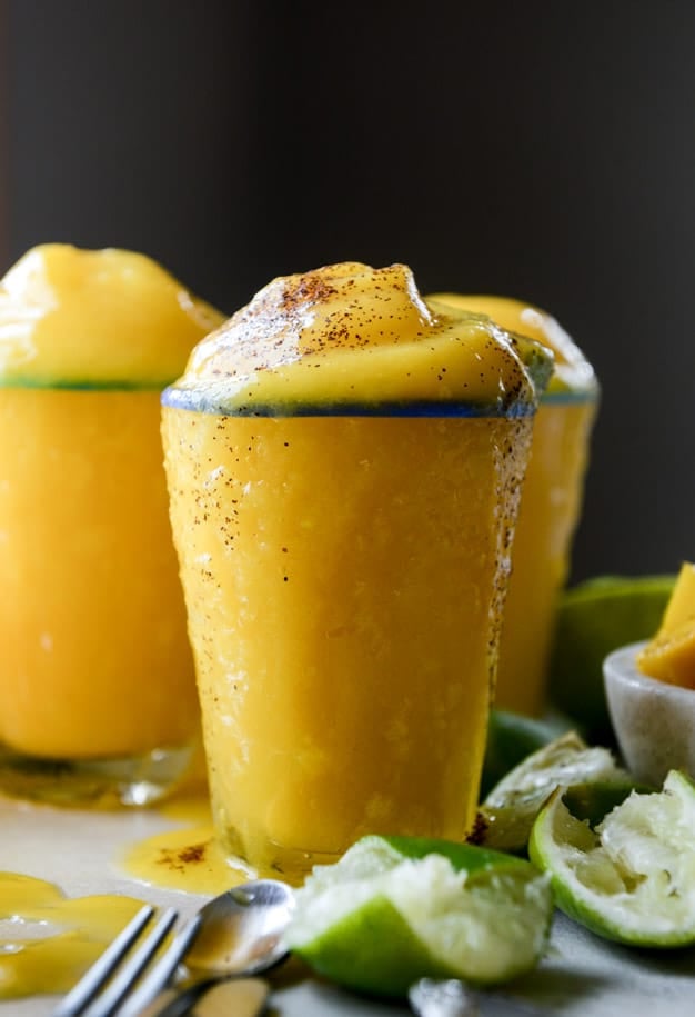fresh mango margarita frosty I howsweeteats.com