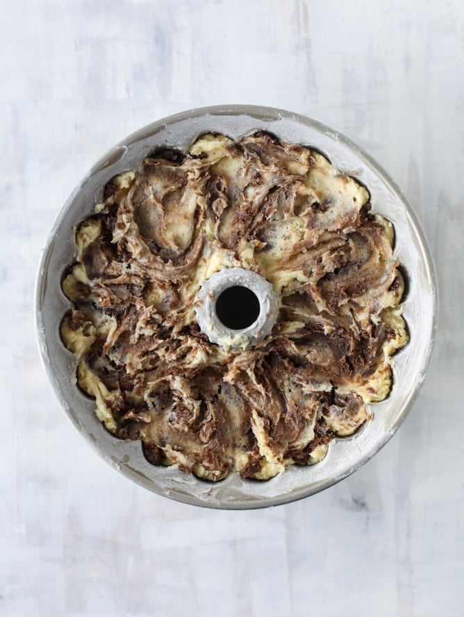 This blood orange coffee cake is made with greek yogurt and the most delicious blood orange glaze! Perfect for a winter breakfast or brunch! I howsweeteats.com #bloodorange #coffeecake
