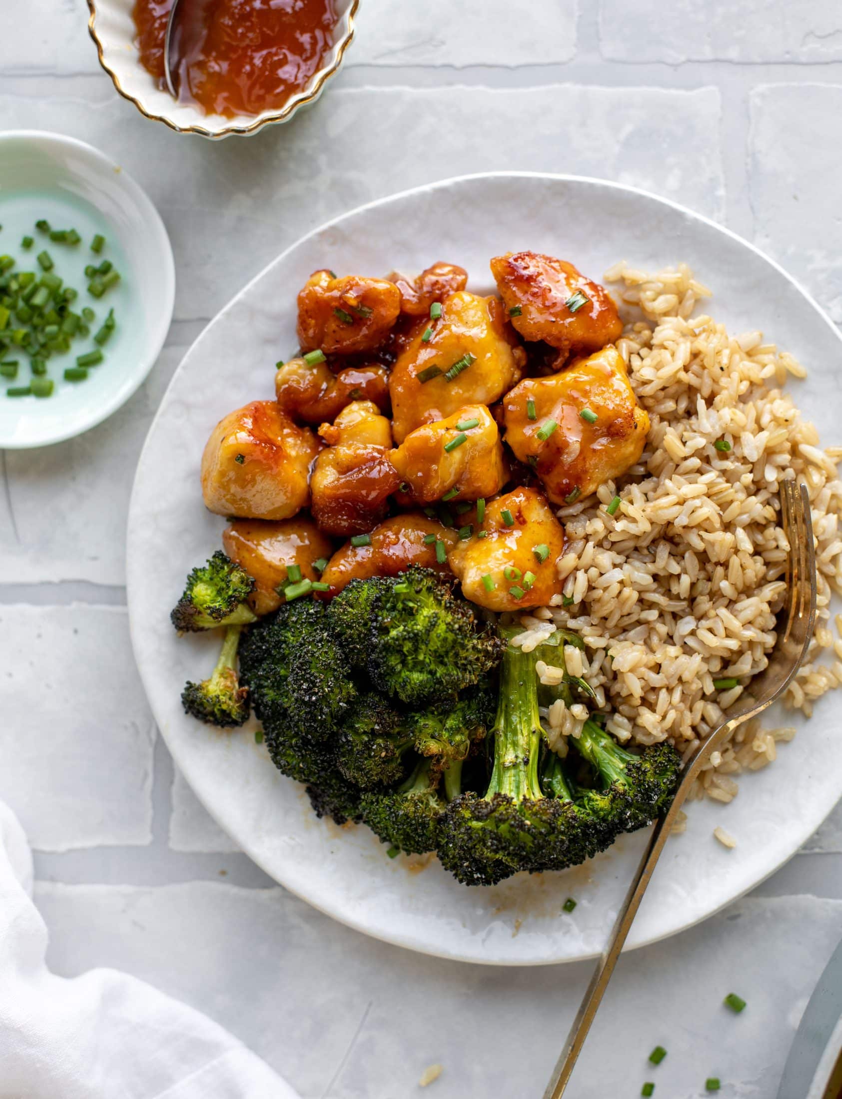 This sticky apricot chicken is so juicy and delicious! The chicken is seared and glazed with a jammy apricot sauce. Serve with broccoli and rice!
