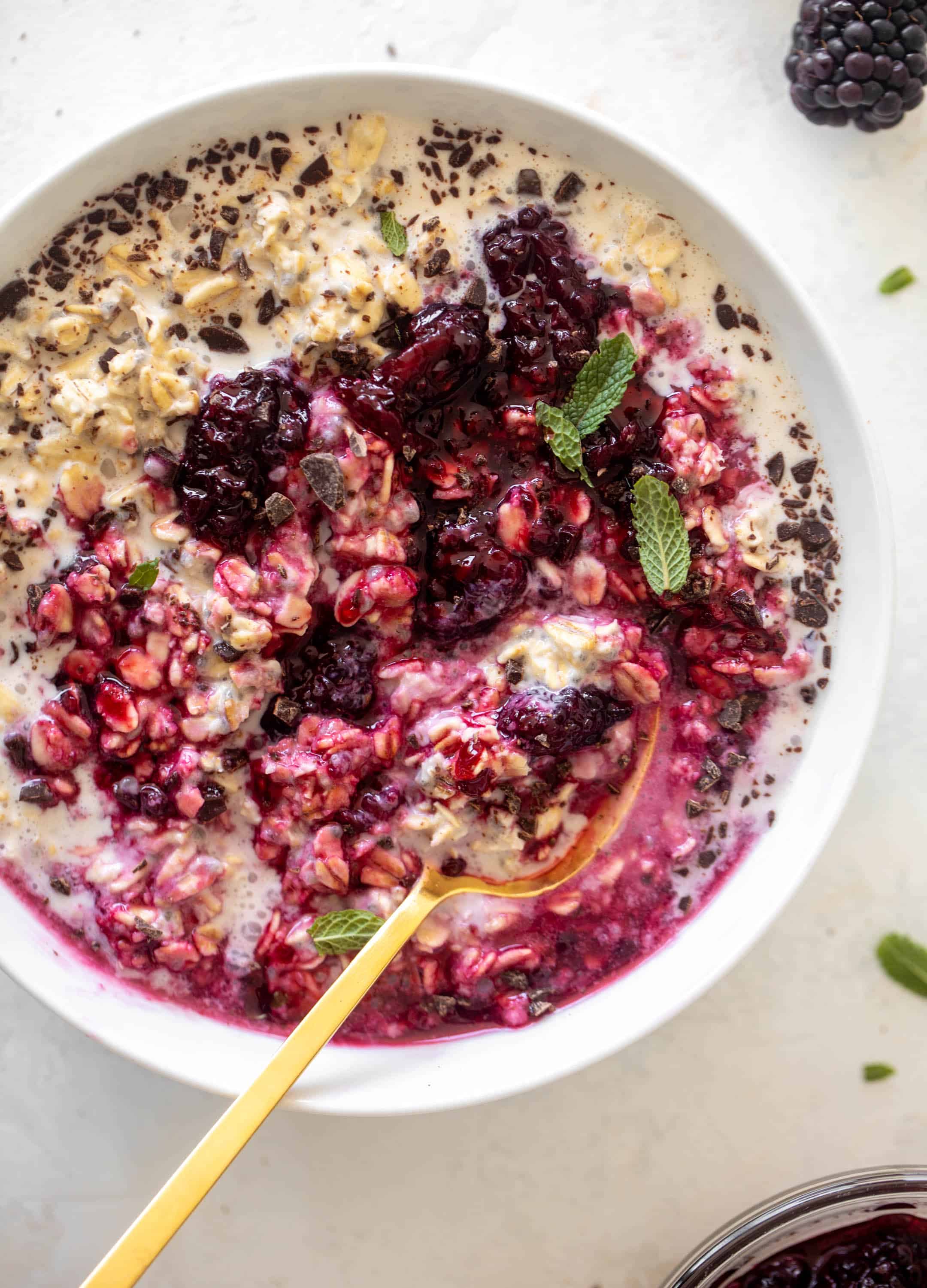 blackberry chip overnight oats